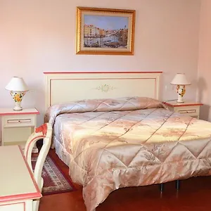 2* Гостевой дом Holidays